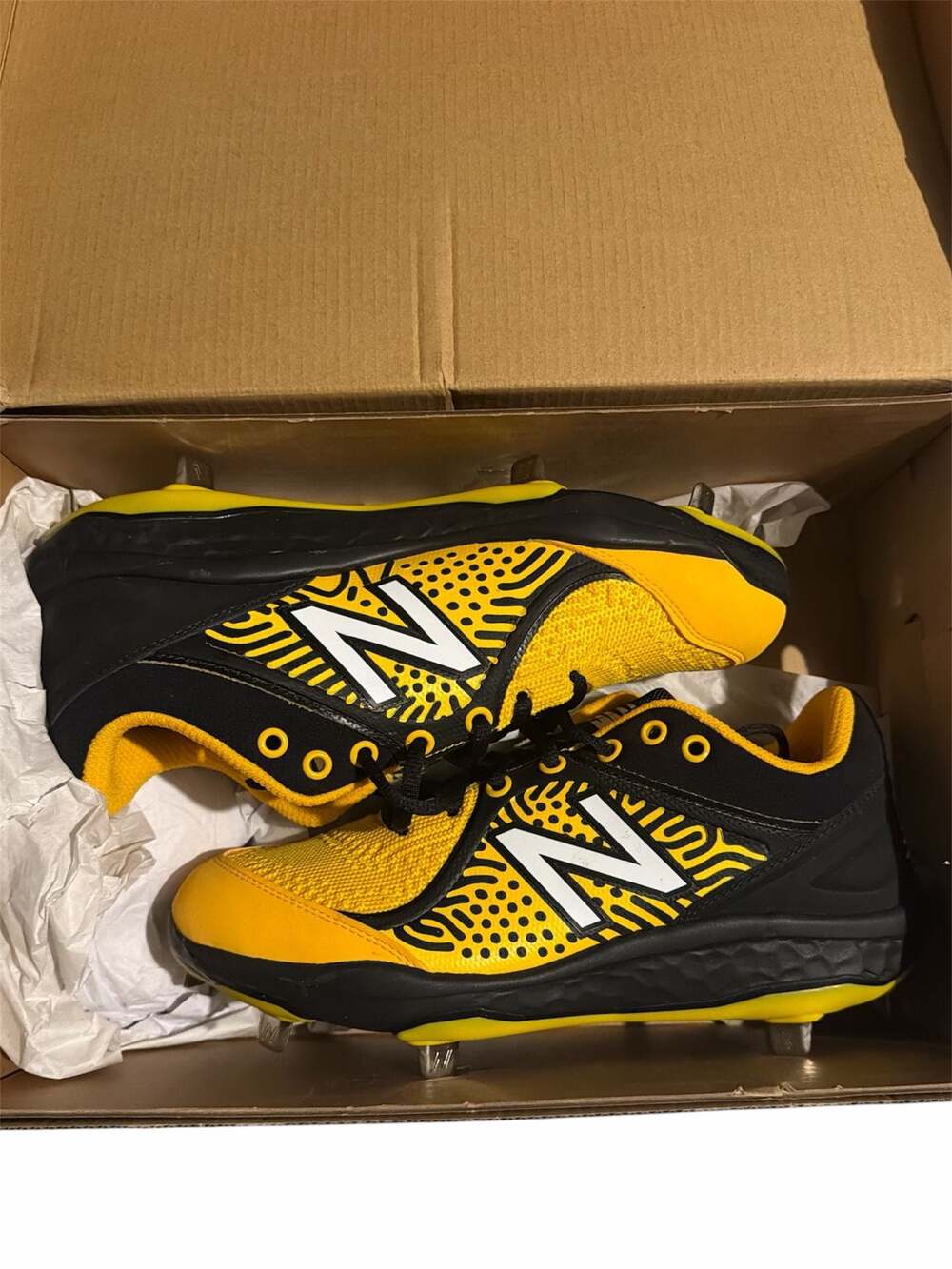 New Balance Men's Fresh Foam 3000 V5 Metal Baseball Shoe Black/Yellow - Size 7.5